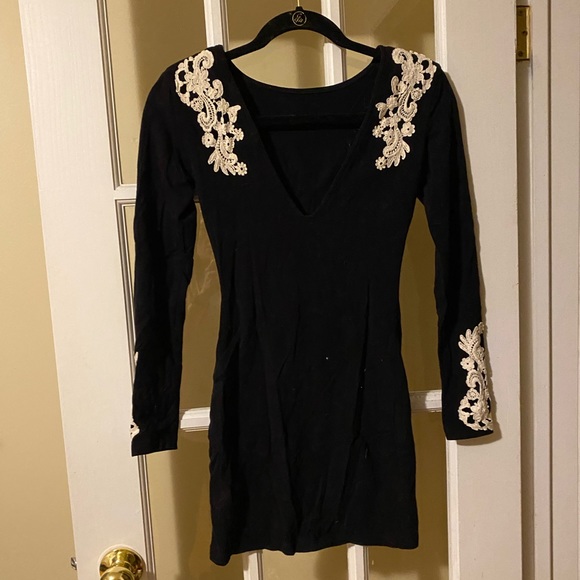 Mink pink black long sleeve mini dress with white lace appliqué - Picture 5 of 5